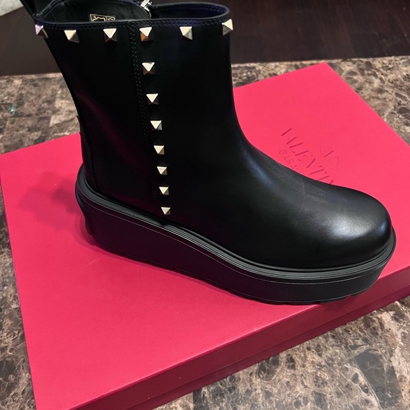 ❌SOLD❌ Valentino Garavani Rockstud VLOGO 85 Leather Platform Boots Size 39 - Picture 7 of 14
